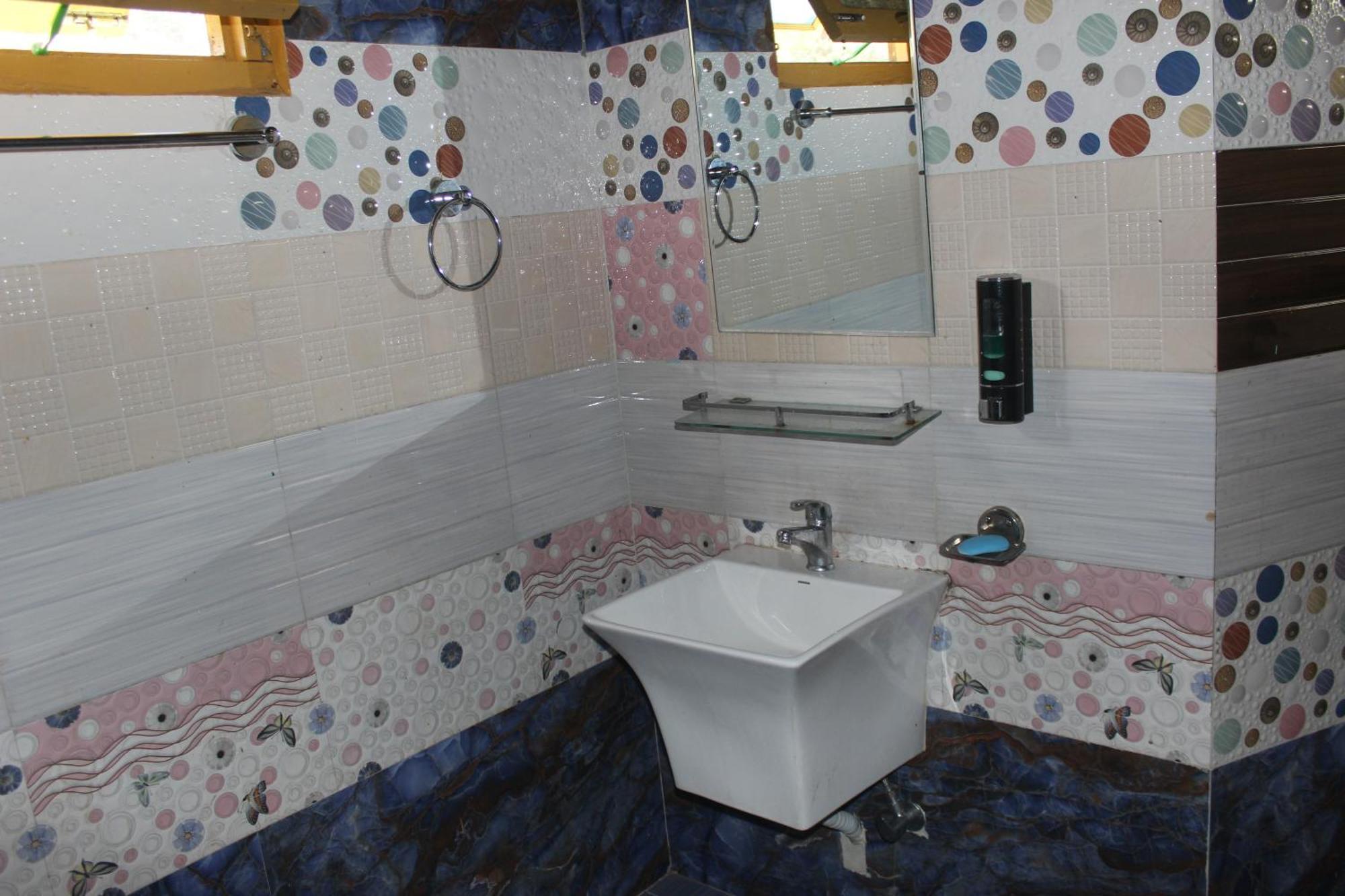 Moonlight Guest House Kasol Ngoại thất bức ảnh
